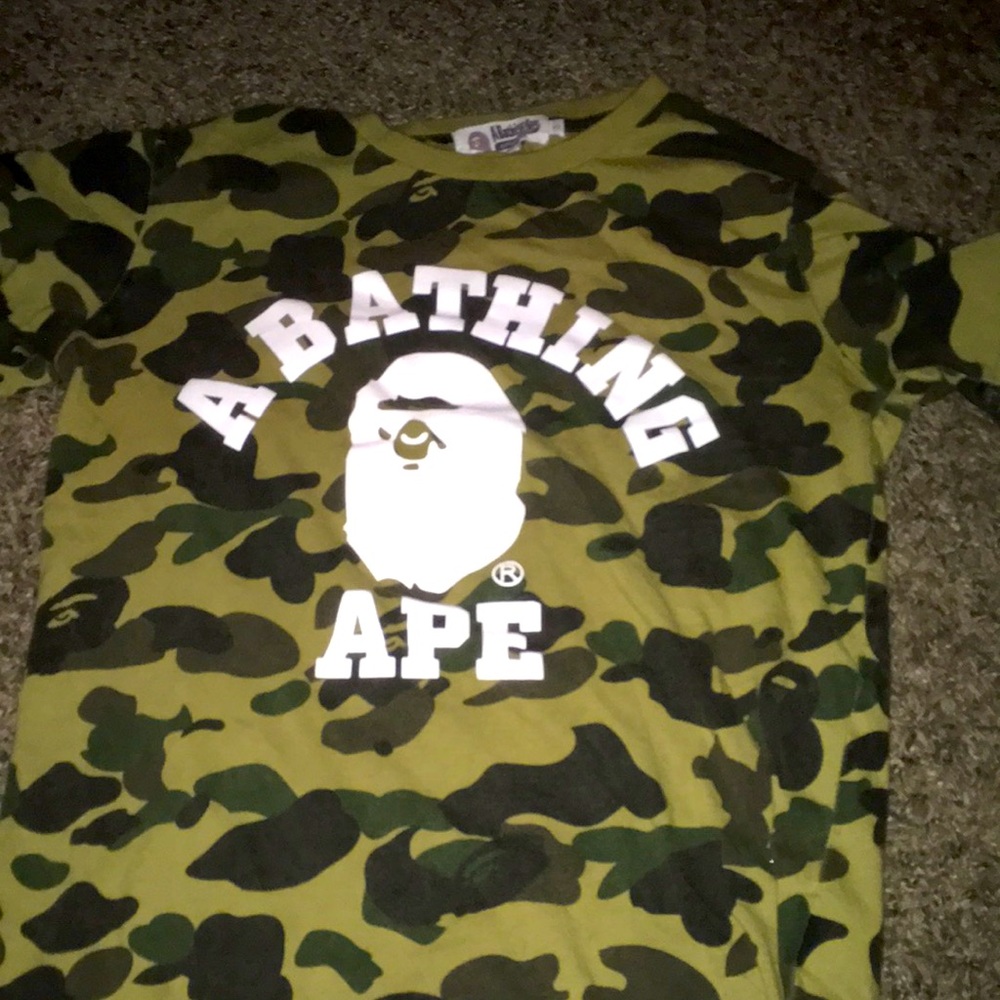 NEVER WORN GREEN BAPE -T shirt